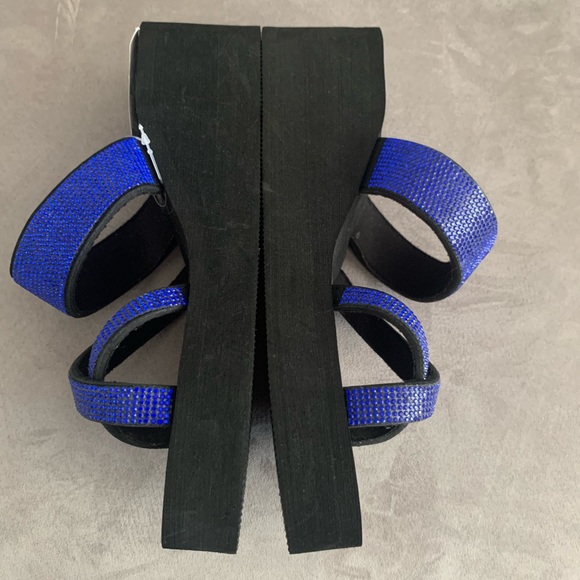NWT Blue Rhinestone Platform Sandals size 9 - Picture 5 of 7